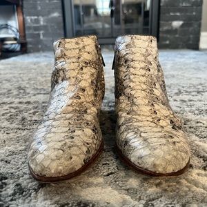 Sam Edelman Petty snakeskin bootie size 6.5